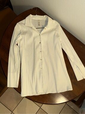 White Textured Button Down Shirt w Mother of Pearl Buttons